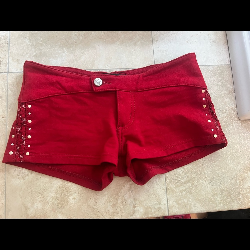 Red shorts, size 3